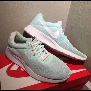 Nike Tanjun Blue Size 12 Women’s